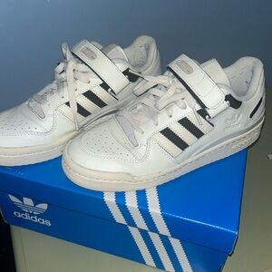 Adidas Forum Lows off white and black